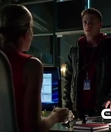 2013-Arrow-BloodRush-S01E01-12.jpg