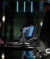 2013-Arrow-BloodRush-S01E01-16.jpg