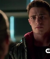 2013-Arrow-BloodRush-S01E01-17.jpg