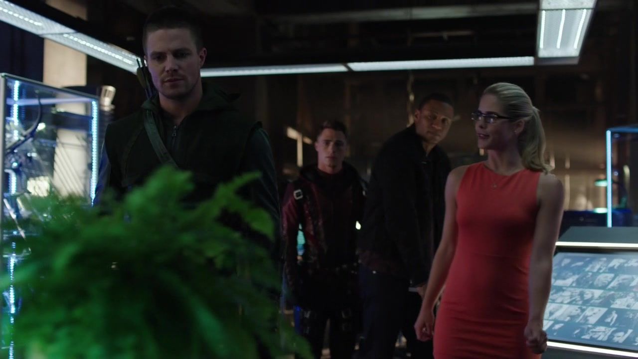 Arrow-S03E01-0015.jpg